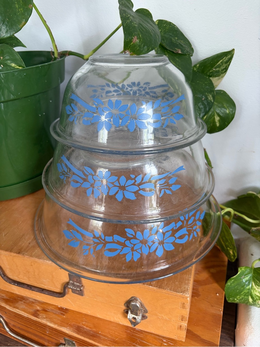 Vintage Pyrex Glass Nesting Mixing Bowls with Blue Ribbon Floral Pattern (3)